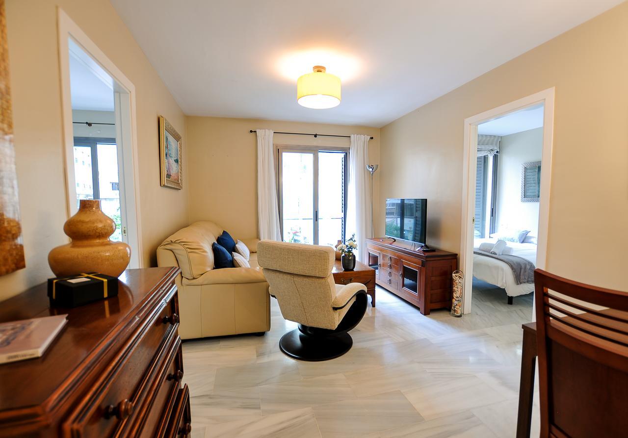 マラガAcogedor Apartamento Junto A Calle Larios By Renthasアパートメント エクステリア 写真
