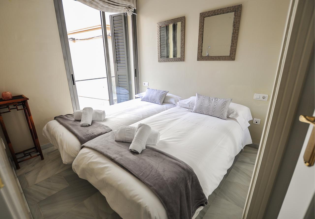 マラガAcogedor Apartamento Junto A Calle Larios By Renthasアパートメント エクステリア 写真