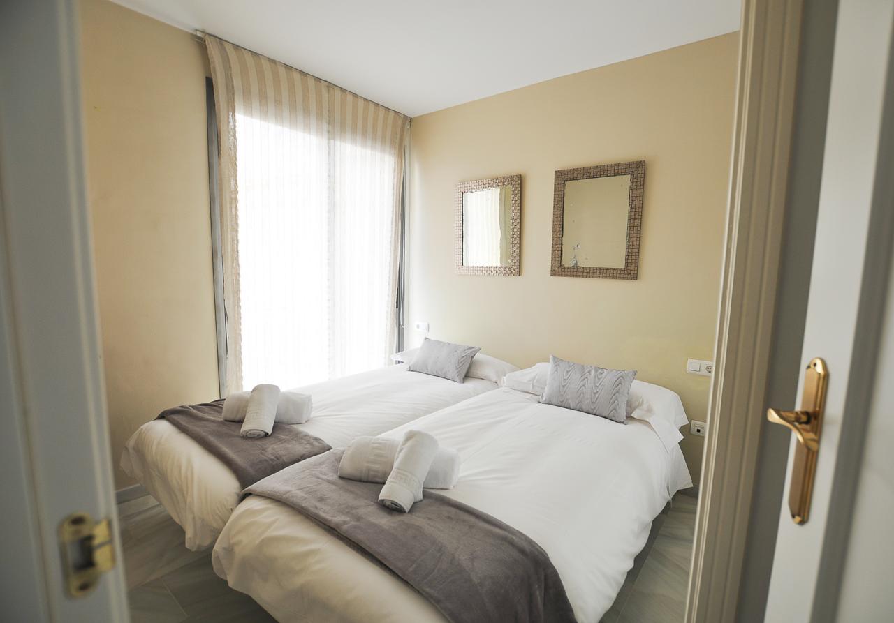 マラガAcogedor Apartamento Junto A Calle Larios By Renthasアパートメント エクステリア 写真