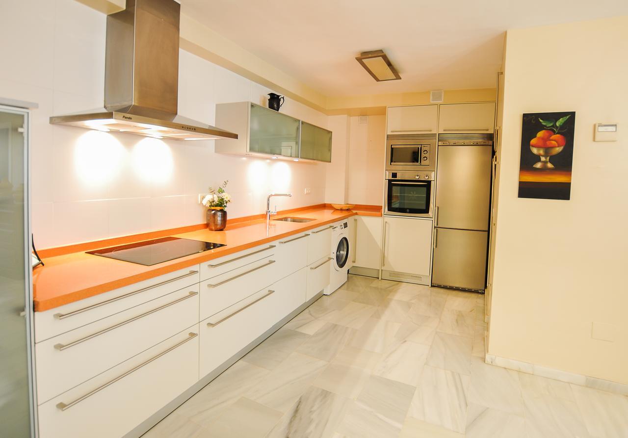 マラガAcogedor Apartamento Junto A Calle Larios By Renthasアパートメント エクステリア 写真