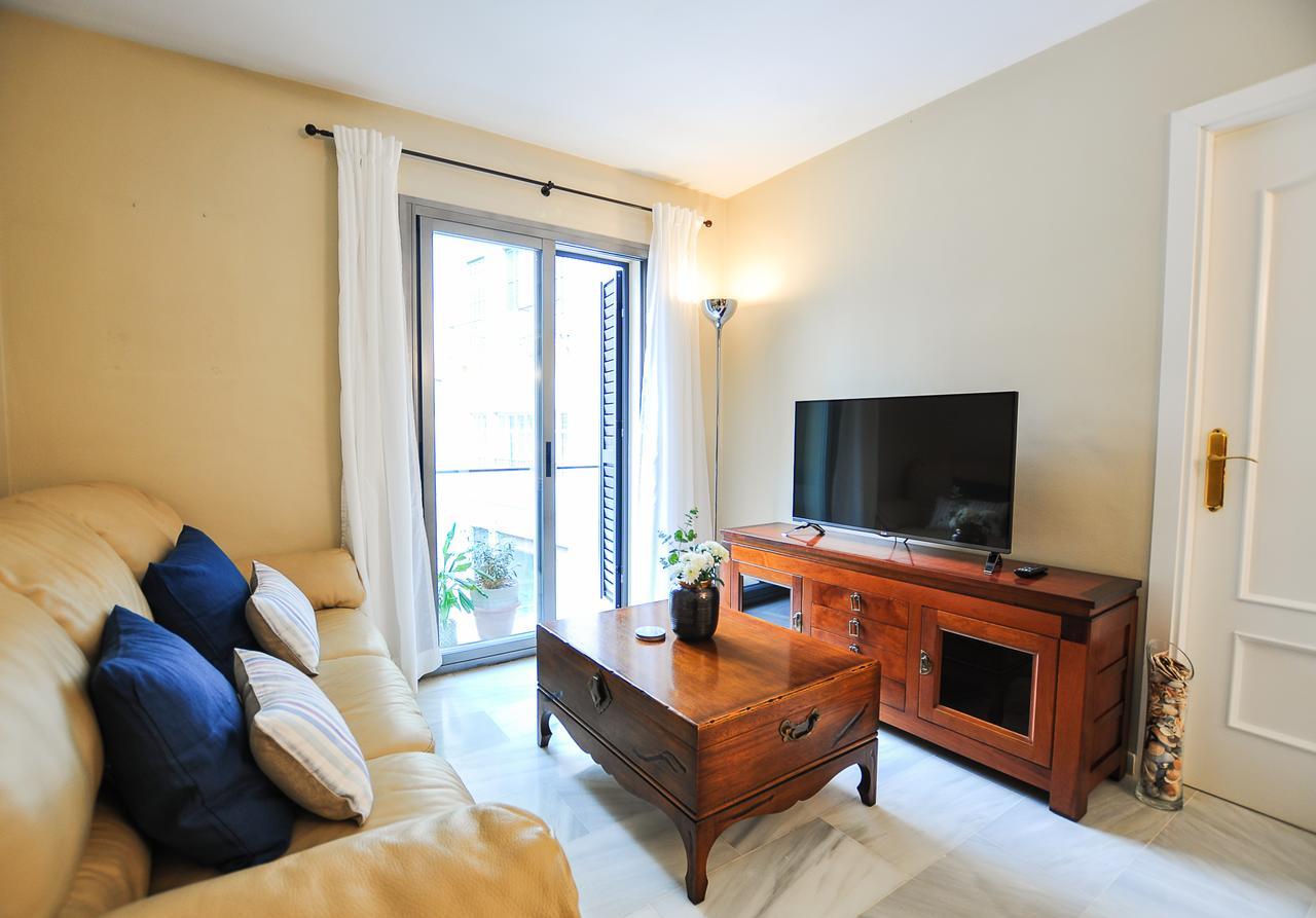 マラガAcogedor Apartamento Junto A Calle Larios By Renthasアパートメント エクステリア 写真